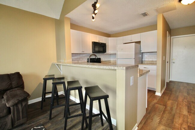 Foto del edificio - 1342J Hunters Road