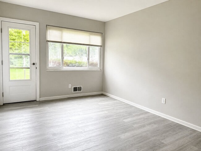 Building Photo - 6210 Ambleside Dr