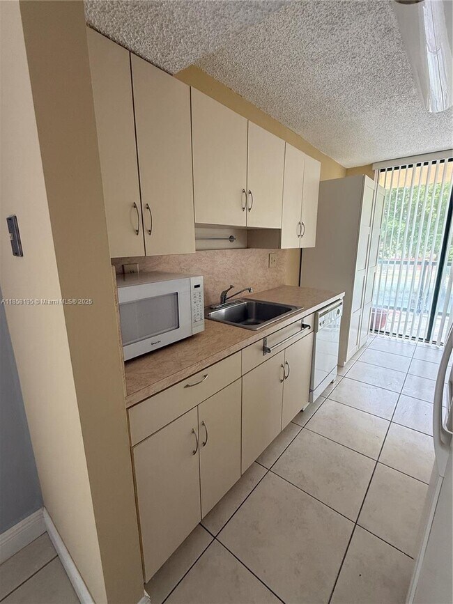 Foto del edificio - 11780 SW 18th St
