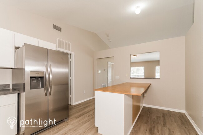 Building Photo - 5271 Beckham St