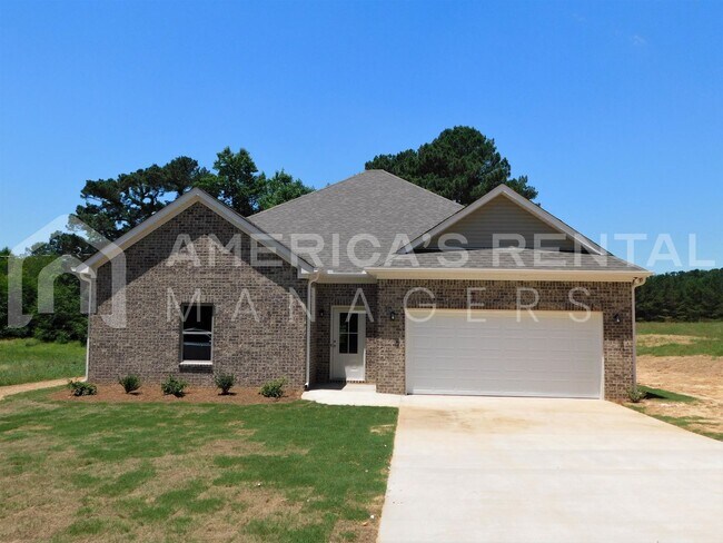 Building Photo - Home for Rent in Jasper, AL...Available to View Now!!! Sign a 13 Month Lease by 2/15/26 to get 1 ...