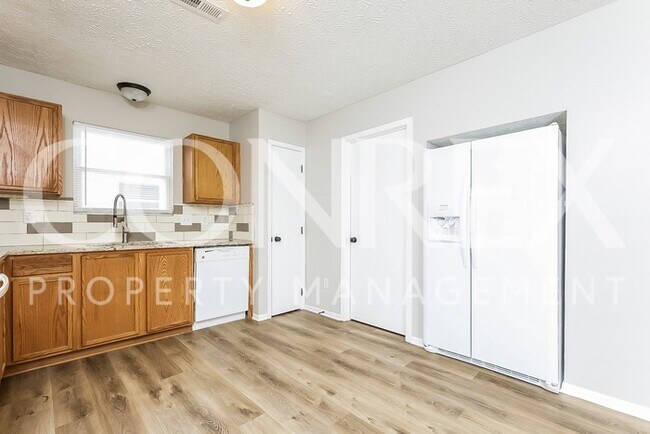 Foto del edificio - 5389 Blanchard Dr