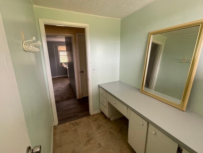 Building Photo - 16170 Aralia Dr