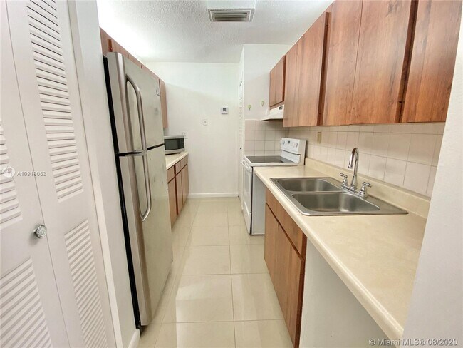 Foto del edificio - 750 NW 43rd Ave