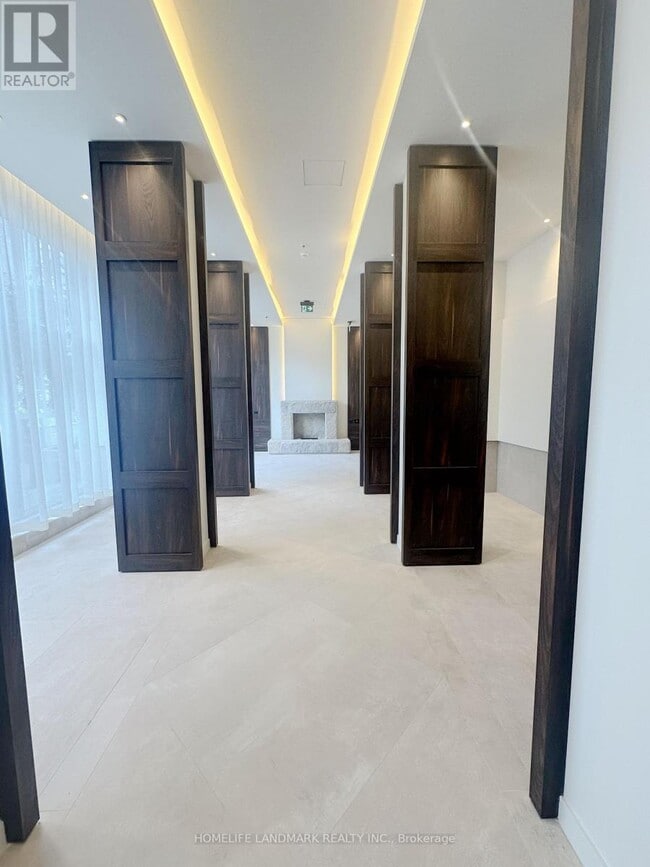 Building Photo - 425 Front St E