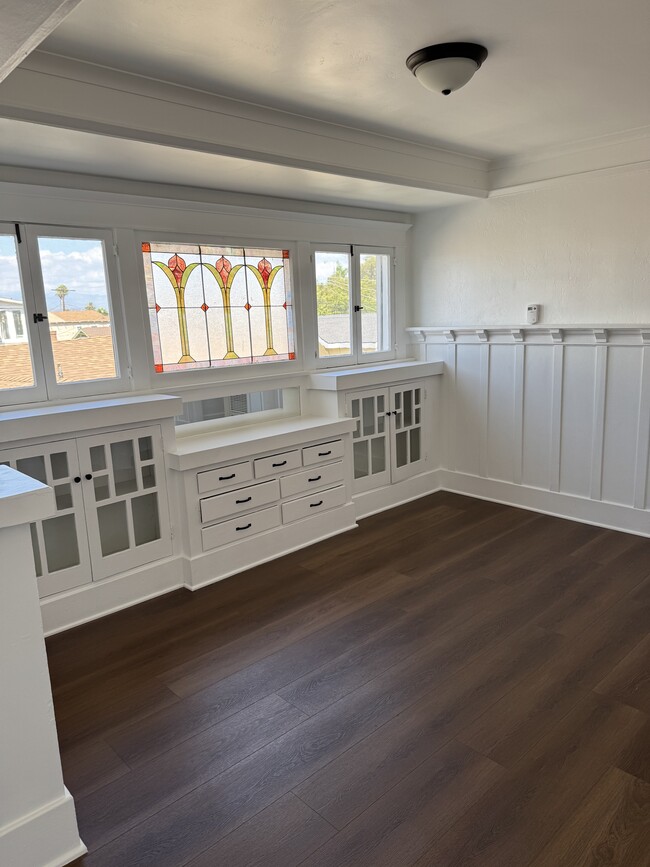 Plenty of storage space/China cabinet - 2030 6th Ave