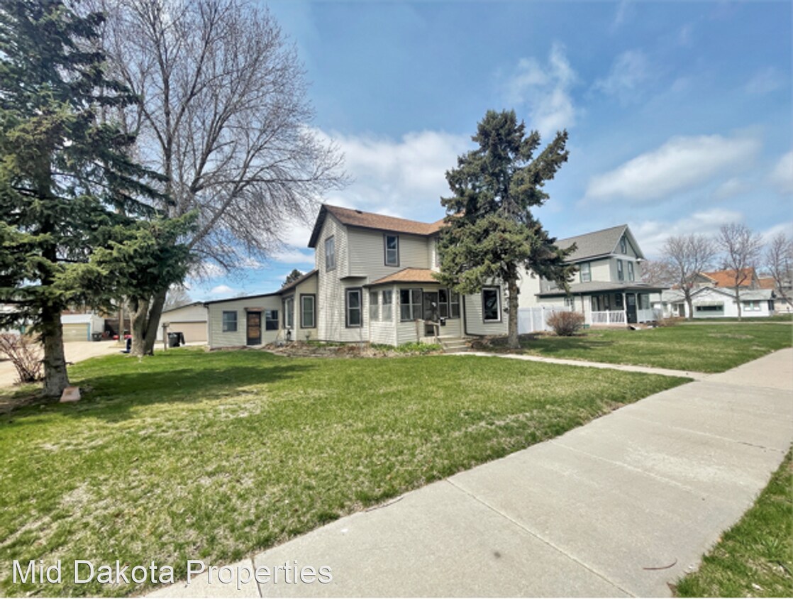 517 N Duff St, Mitchell, SD 57301 House Rental in Mitchell, SD