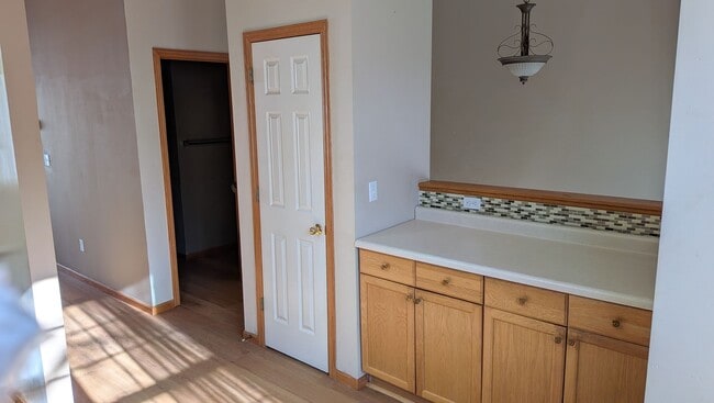 Building Photo - Amazing Apple Valley Townhome 4bd 3.5 Bath!!!