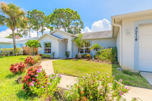 Building Photo - 3214 Juniper Dr