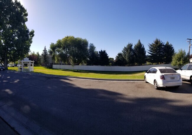 Building Photo - 2 bed, 1 bath at Brentwood!