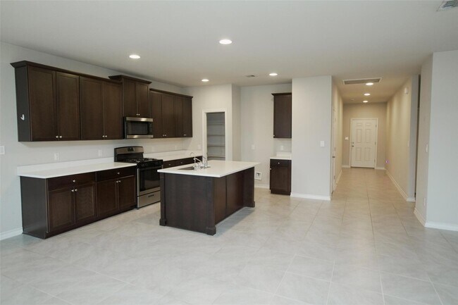 Foto del edificio - 8052 Massa Dr