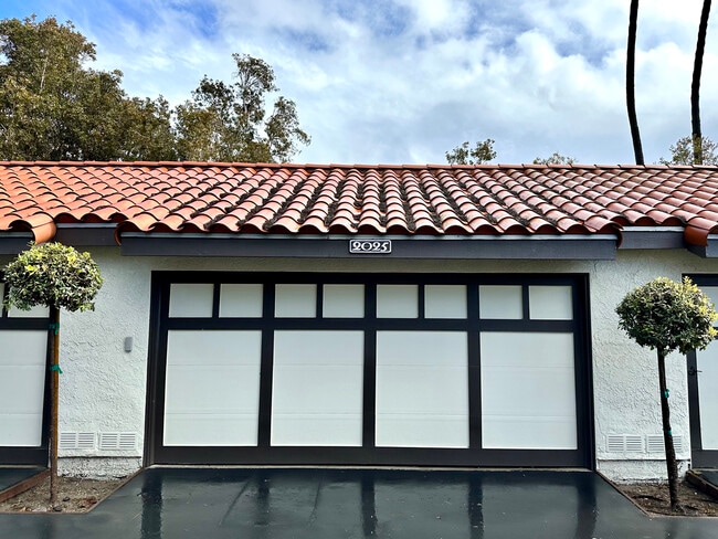 Building Photo - 2025 Majorca Dr