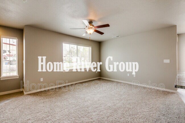 Foto del edificio - 933 E Travel Ln