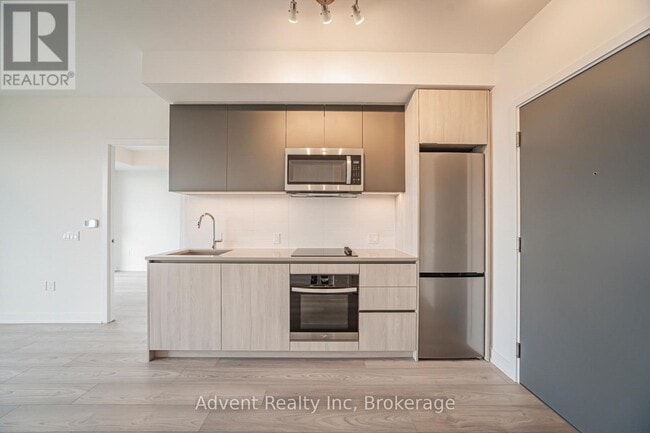 Building Photo - 5858 Yonge St