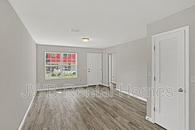 Building Photo - 1419 McConihe St