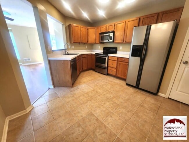 Building Photo - Conveniently located to Everything