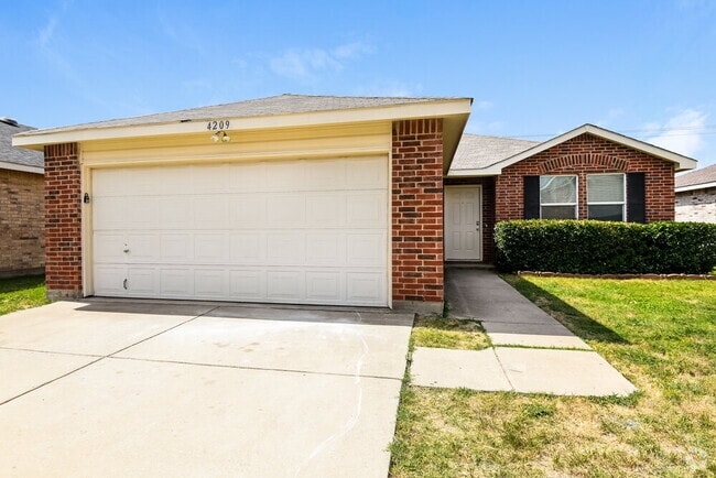 Building Photo - 4209 German Pointer Way
