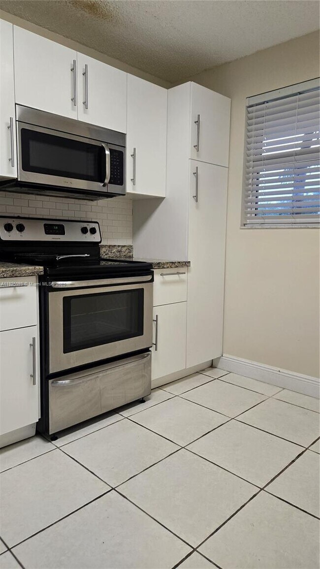 Foto del edificio - 7500 NW 17th St
