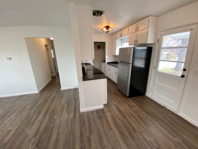 Building Photo - 2430 Willow Ave