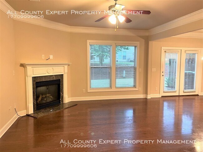 Building Photo - Great Townhome close to Halcyon