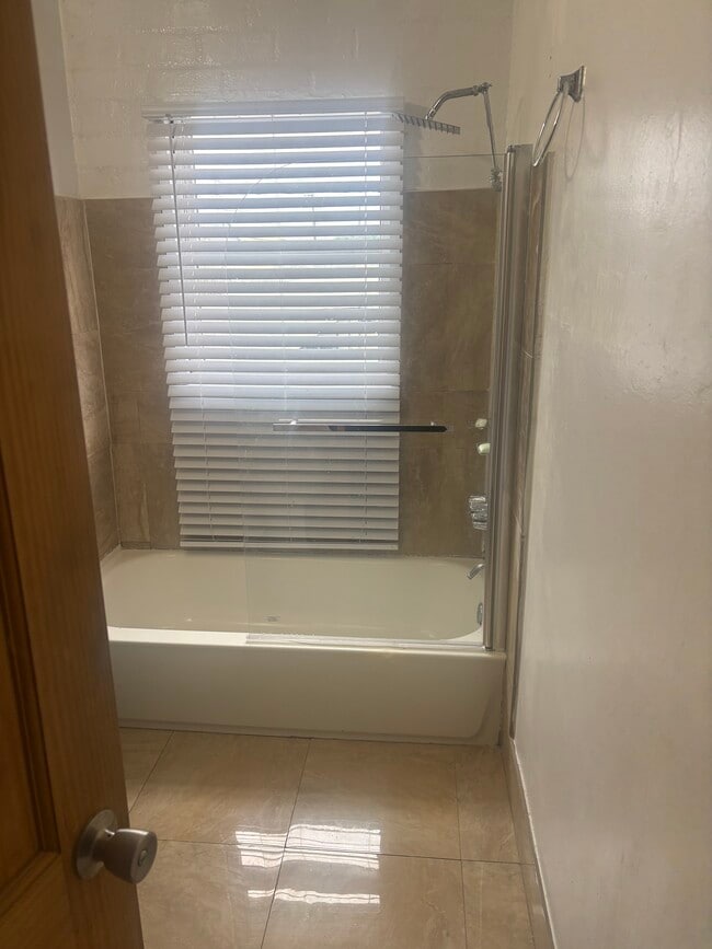 Building Photo - 2023 Cloverfield Blvd