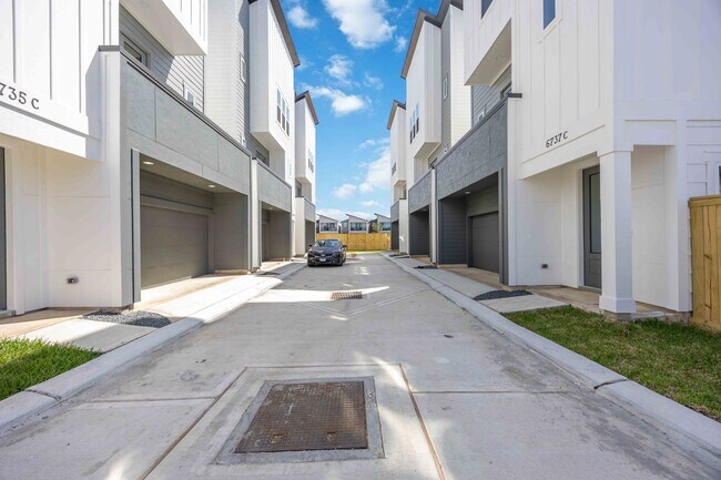 Foto del edificio - 6735 Peerless St