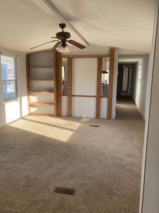 Building Photo - Small Rd Park