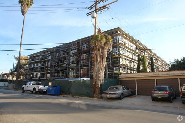 Building Photo - 4820 Bellflower Ave