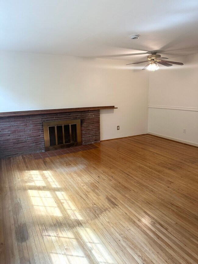 Foto del edificio - Charming 2-Bedroom, 1-Bathroom House in North Seattle.