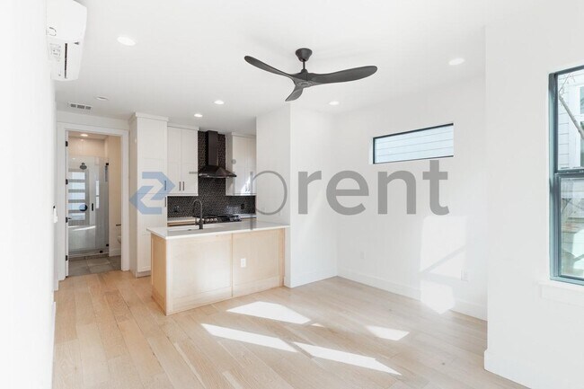 Foto del edificio - 2916 E 13th St