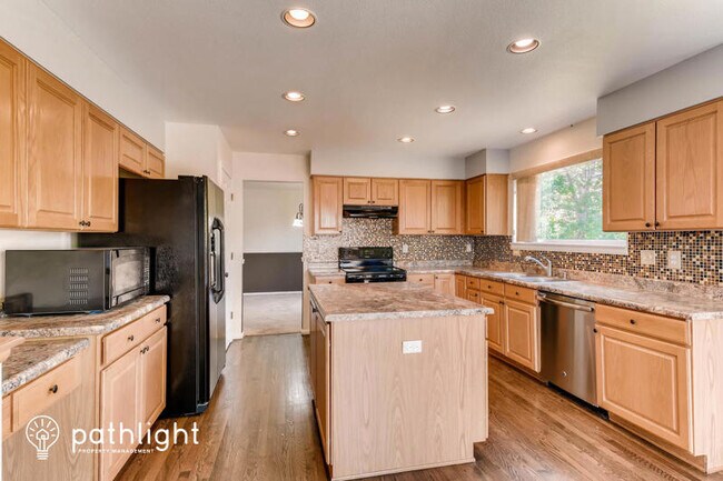 Building Photo - 5123 S Ouray Ct