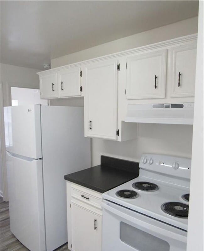 Building Photo - 402 Hill St