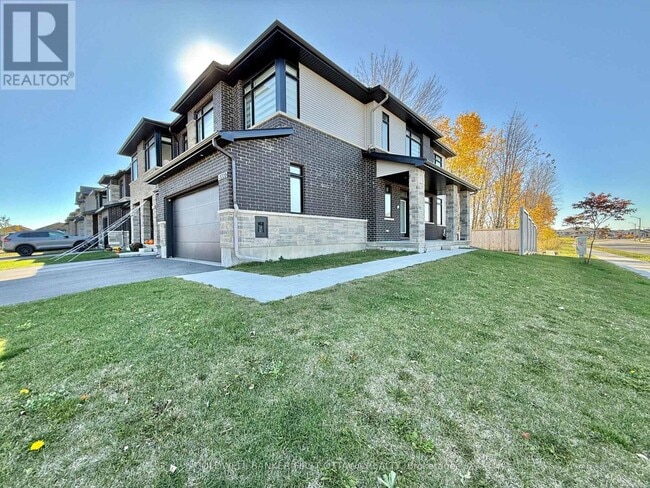 Building Photo - 1000 Eider St