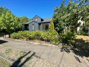 Building Photo - 4514 NE 18th Ave