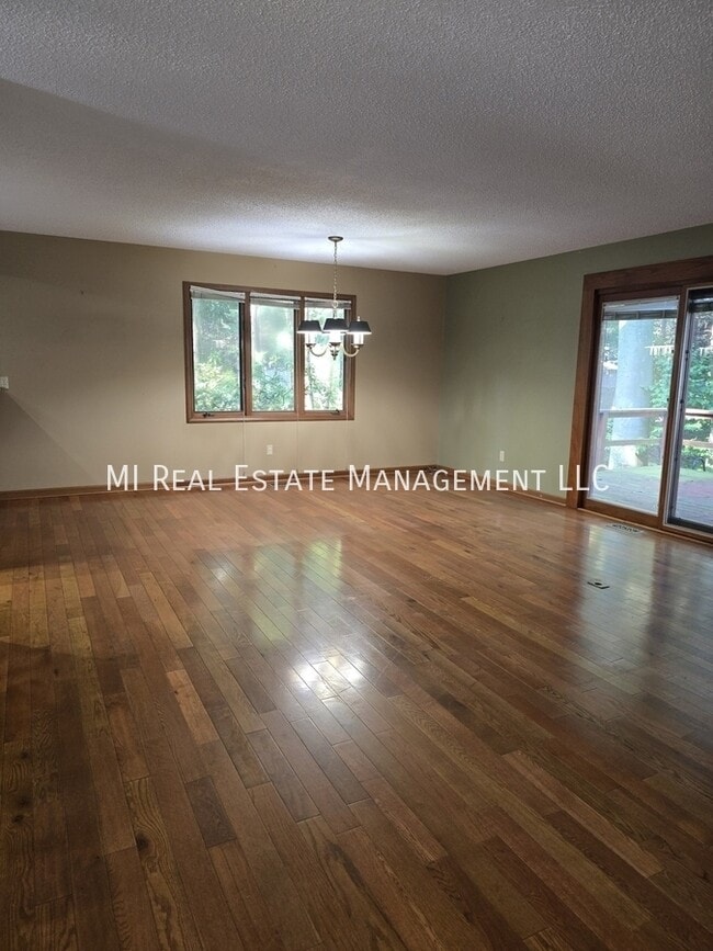 Building Photo - 1268 Oakhampton Rd