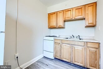 Building Photo - 5626 Midwood Ave