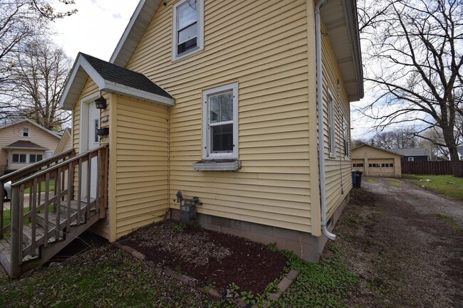 Building Photo - 1213 Evans St