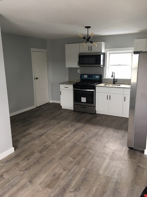 Building Photo - 28 Warnock St