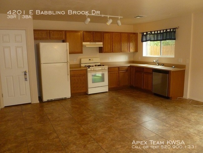 Building Photo - 4201 E Babbling Brook Dr