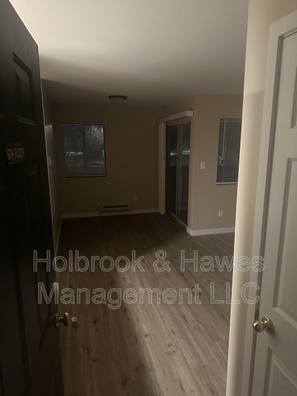 Building Photo - 4531 Boardwalk Dr