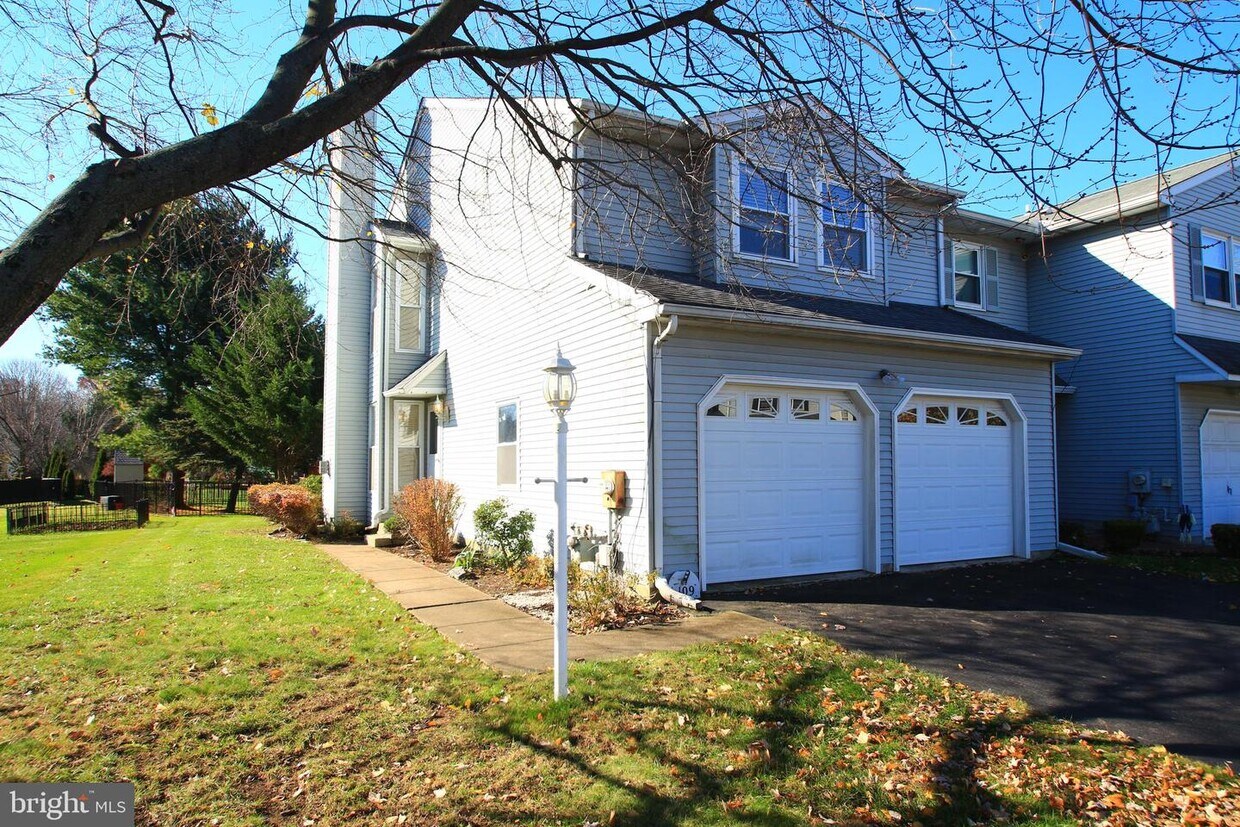 Primary Photo - 109 Red Haven Dr