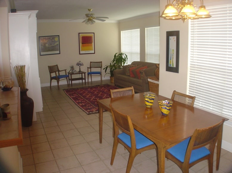 Primary Photo - 710 E Boyd Dr
