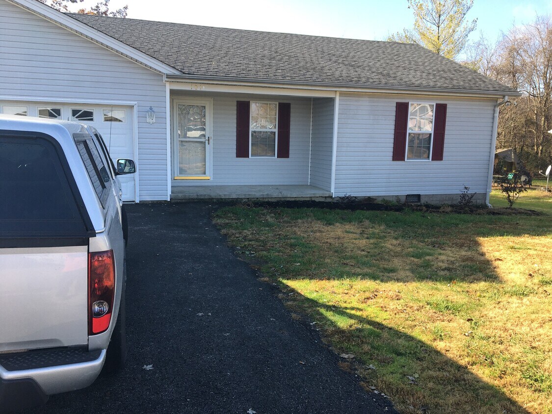 Custom duplex - 101 Village Cir