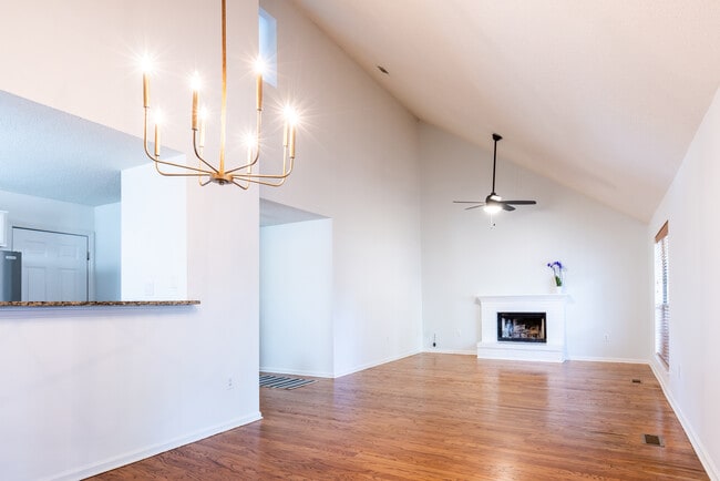 Building Photo - 541 Pointe South Dr