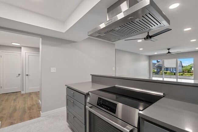 Foto del edificio - Large Freshly Remodeled and AIR CONDITIONE...