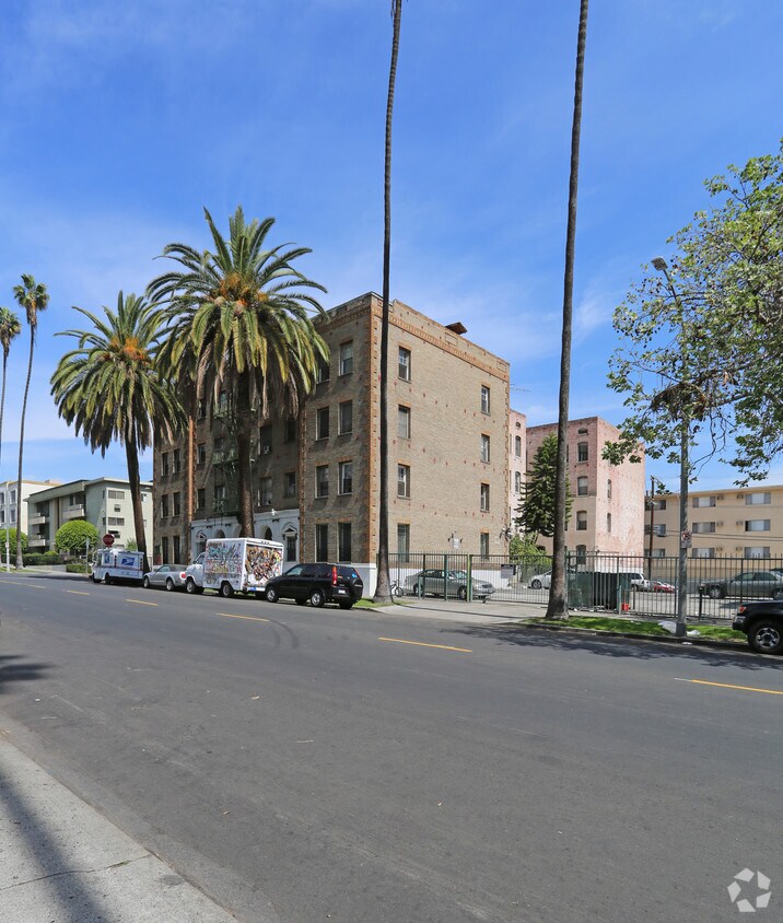 Primary Photo - Saxonia Apartments