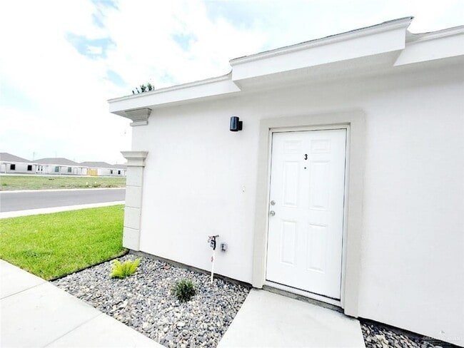 Foto del edificio - 5805 Swallow Ave