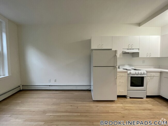 Building Photo - 1539 Beacon St