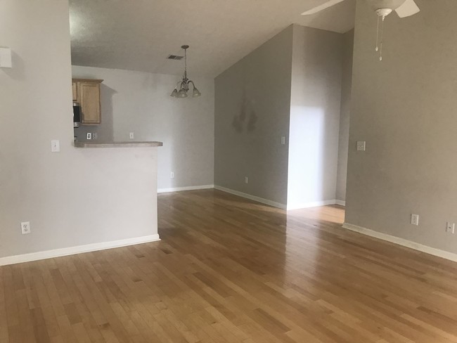 Foto del edificio - 7311 St Andrews Woods Cir