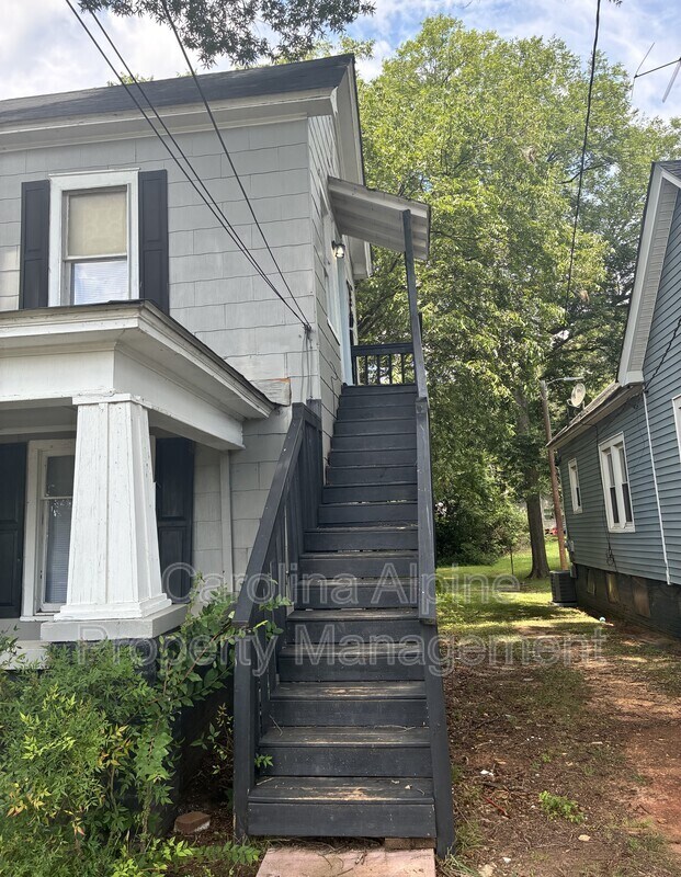 Foto principal - 1028 S Main St
